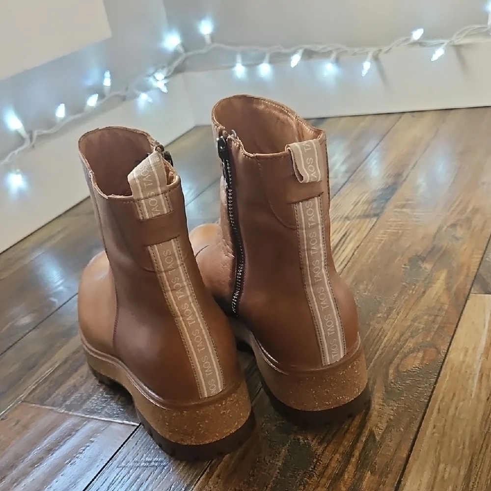 Taos Footwear Tan Leather Ankle‎ Boots